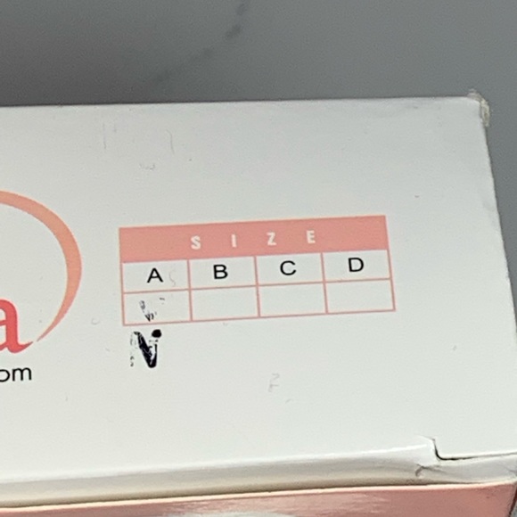 Adhesive Strapless Backless Nude Bra - Picture 5 of 6